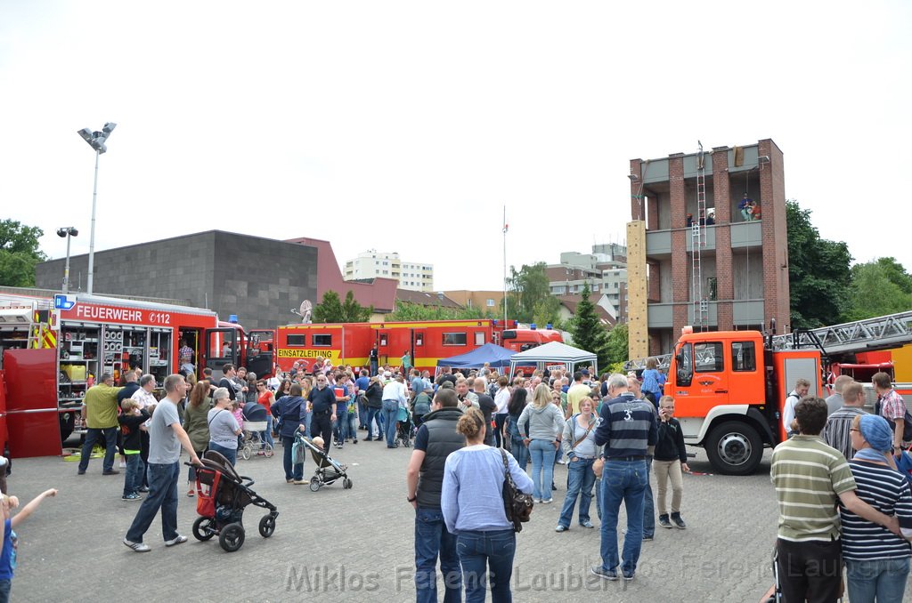 Tag der Offenen Tuer BF Koeln Weidenpesch Scheibenstr P739.JPG